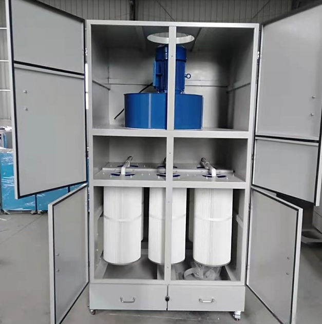 滤筒除尘器现场安装图,展示设备与管道的连接